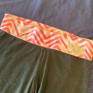 VS Pink Yoga capris